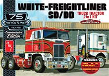 1/25 WHITE FREIGHTLINER 2/1 SC/DD CABOVER TRACTOR