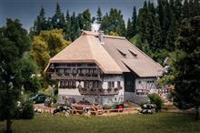 1/87 JUBILÄUMSMODELL SCHWARZWALDHOF MIT 2 FIGUREN