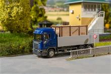 1/87 VRACHTWAGEN SCANIA R 13 HL LAADBAK MET HOUTEN KIST