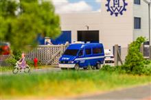 1/87 MB SPRINTER ""THW"" MET BLAUW LICHT (HERPA) (05/25)*